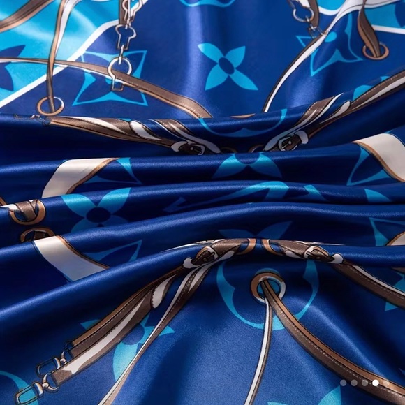 Printed Square Scarfπ - Picture 7 of 11